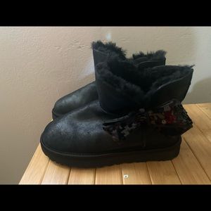 Women’s UGG Mini Sequin Bow Bootie Size 6